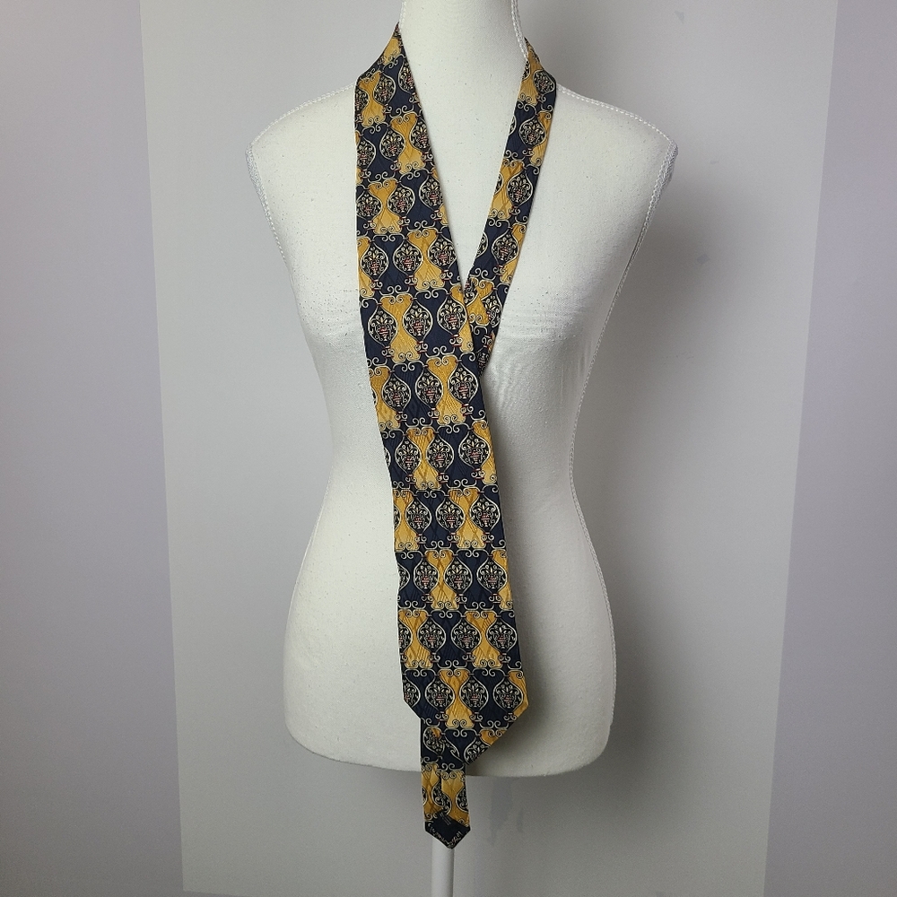 Christian Dior Monsieur vintage 💯% silk necktie (length 57")